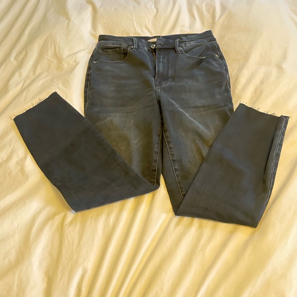 Good American Good Waist raw hem cropped jean - Picture 3 of 6